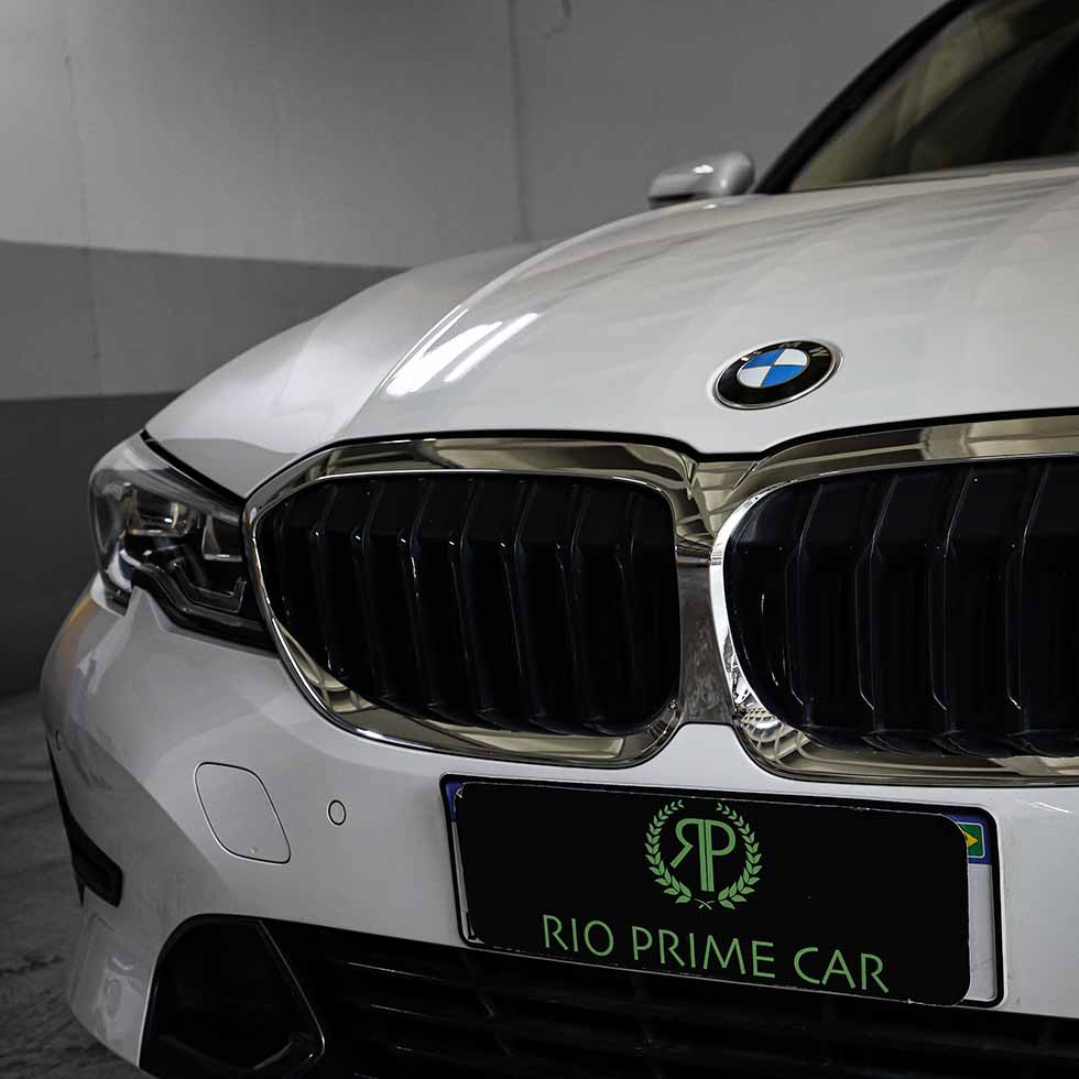 BMW-320i-01